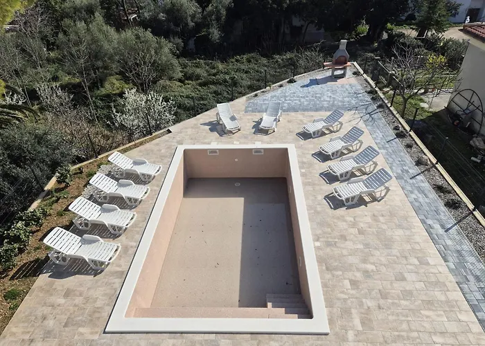 Apartment Natalija Adriatic 2 *